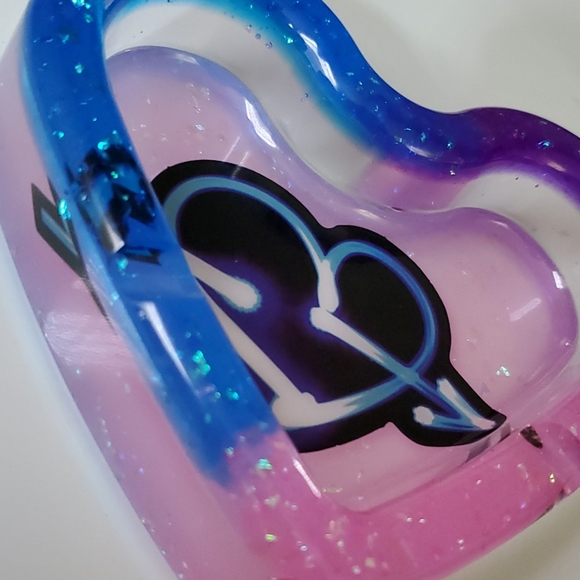 Resin ashtray - Picture 3 of 8